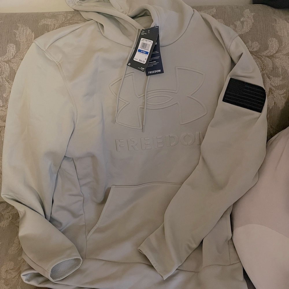 Men’s XL Brand new with tags Underarmour hoodie